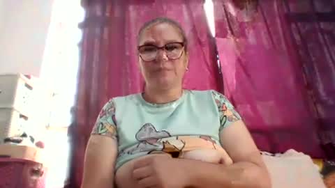 Snapshot of julianaputa chatting on June 19, 2026, 1:59 pm julianaputa online show from June 19, 2026, 1:59 pm