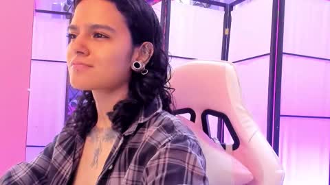 Snapshot of julianne_7 chatting on February 11, 2026, 8:25 pm julianne_7 online show from February 11, 2026, 8:25 pm