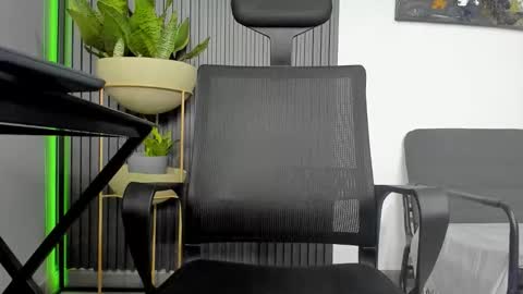 Julian online show from March 5, 2026, 12:23 pm