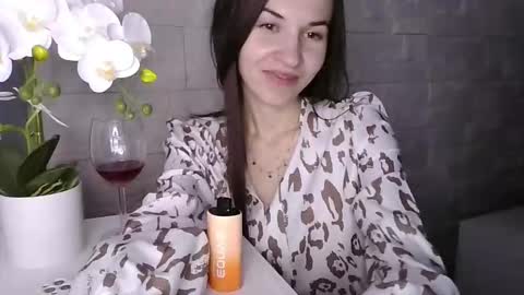 Julia online show from March 27, 2026, 4:51 pm