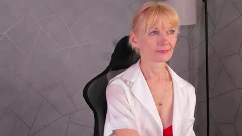 Snapshot of julie_lucasss chatting on May 15, 2026, 10:50 pm Julie Lucasss online show from May 15, 2026, 10:50 pm