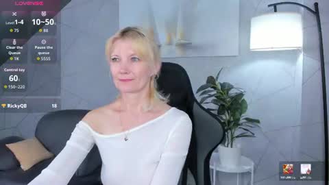 Snapshot of julie_lucasss chatting on June 26, 2026, 12:15 am Julie Lucasss online show from June 26, 2026, 12:15 am