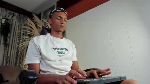 Julien online show from May 15, 2026, 11:28 am