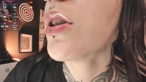 juliet_sourire online show from February 18, 2026, 2:40 am