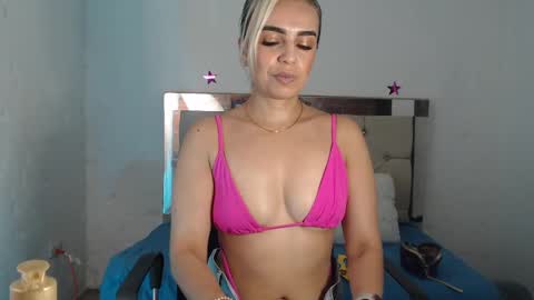 julieta__fox_ online show from February 26, 2025, 11:04 pm
