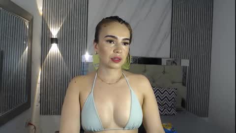 julieta__fox_ online show from September 13, 2025, 2:22 am