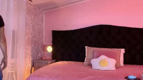Snapshot of julieta_cortes__ chatting on June 13, 2026, 12:14 pm Julieta online show from June 13, 2026, 12:14 pm