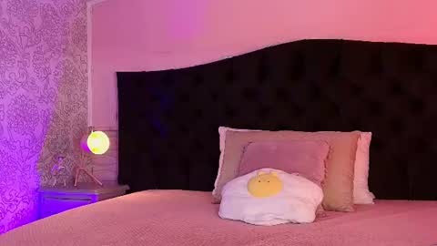 Snapshot of julieta_cortes__ chatting on June 15, 2026, 12:29 pm Julieta online show from June 15, 2026, 12:29 pm