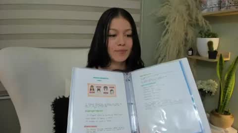 Snapshot of julieta_evans_1 chatting on June 18, 2026, 11:53 pm Julieta online show from June 18, 2026, 11:53 pm