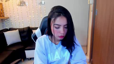 Snapshot of julieta_fn chatting on April 20, 2026, 2:53 pm julieta_fn online show from April 20, 2026, 2:53 pm