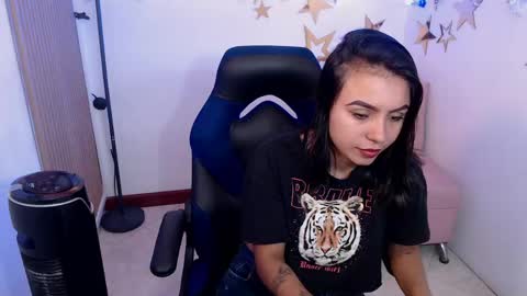 Snapshot of julieta_fn chatting on April 28, 2026, 2:44 pm julieta_fn online show from April 28, 2026, 2:44 pm