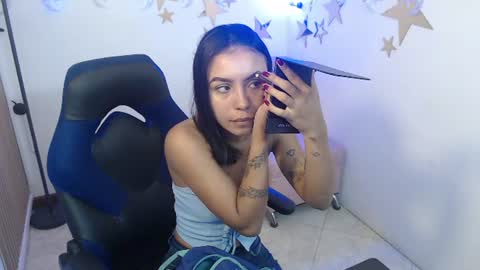 Snapshot of julieta_fn chatting on July 6, 2026, 2:14 pm julieta_fn online show from July 6, 2026, 2:14 pm