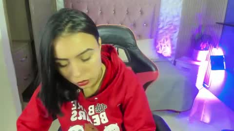Snapshot of julieta_fn chatting on July 20, 2026, 1:35 pm julieta_fn online show from July 20, 2026, 1:35 pm
