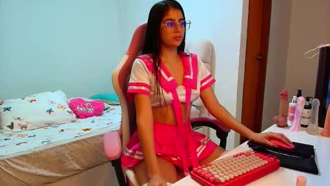 julieta_rose19 online show from November 21, 2025, 2:32 am