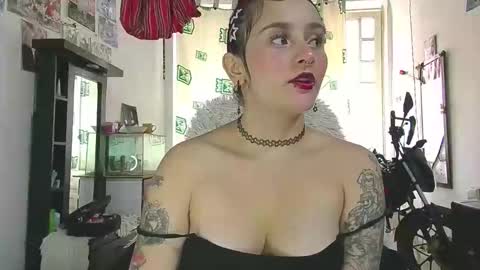 Snapshot of julietajaguar chatting on May 27, 2026, 2:47 pm Julieta Jaguar online show from May 27, 2026, 2:47 pm