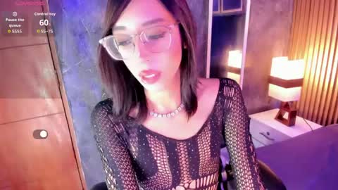   J U L L I E T A F O X   online show from April 18, 2026, 5:00 am