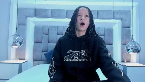 Hi guys It is a pleasure to have you here I am Julieta  online show from September 13, 2025, 11:54 am