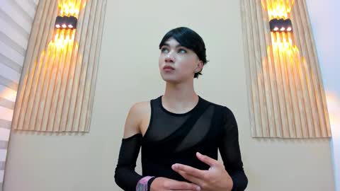 Snapshot of julii_rico chatting on October 22, 2025, 1:00 pm JULI online show from October 22, 2025, 1:00 pm