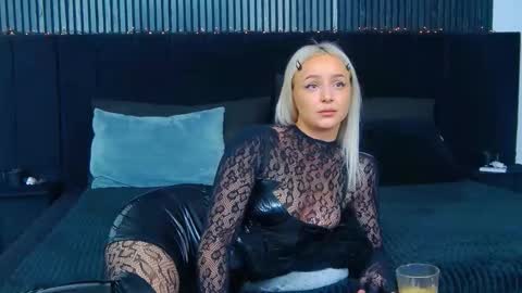 Julia online show from January 9, 2026, 12:41 pm