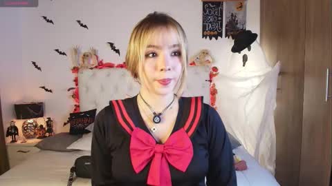 jullianapriv_ online show from October 8, 2025, 2:36 pm