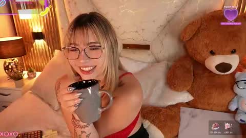jullianapriv_ online show from February 12, 2026, 3:07 pm