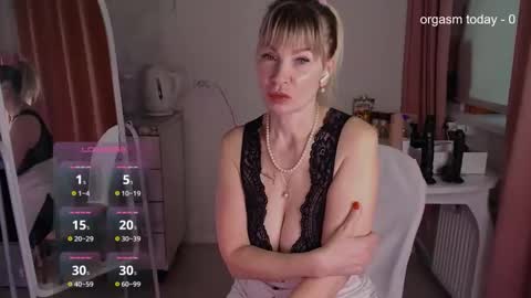 Julia online show from February 25, 2025, 5:08 am