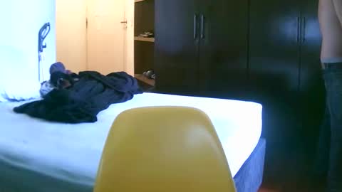 Mia online show from December 21, 2025, 4:47 pm