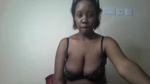 Snapshot of junebeiby chatting on February 28, 2026, 10:22 pm queen online show from February 28, 2026, 10:22 pm