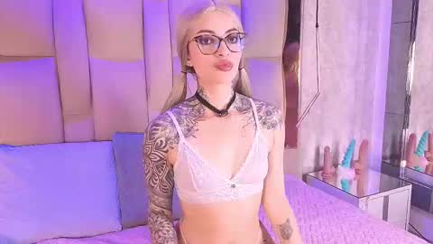 junecollins online show from March 20, 2026, 10:25 pm