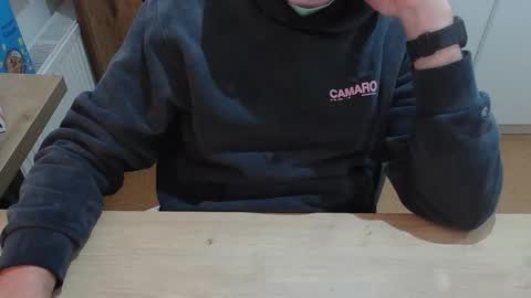 Snapshot of junk2711 chatting on October 19, 2025, 1:23 pm junk2711 online show from October 19, 2025, 1:23 pm