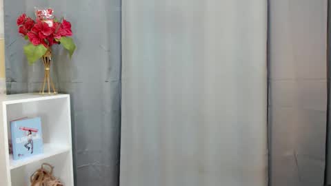 Julia online show from April 13, 2026, 1:49 pm