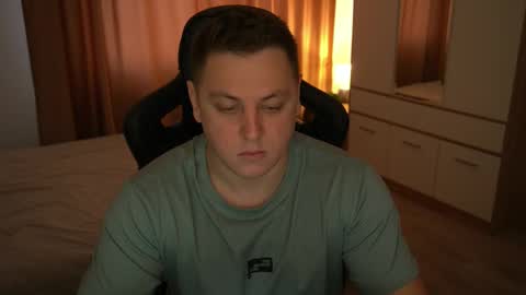 Snapshot of just_top chatting on October 13, 2025, 1:00 pm David online show from October 13, 2025, 1:00 pm