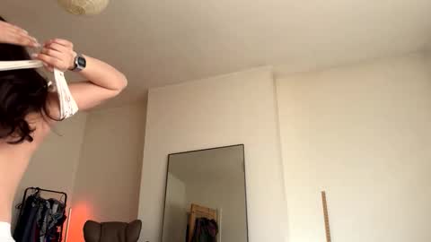 Billie  B  William online show from April 15, 2026, 8:32 am