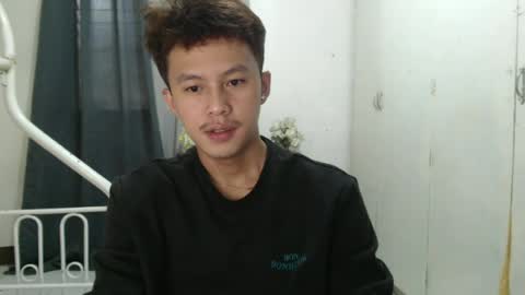 Snapshot of justcallme_james chatting on June 18, 2026, 3:40 am James online show from June 18, 2026, 3:40 am