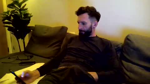 Snapshot of justin_huge chatting on October 8, 2025, 6:11 am Justin online show from October 8, 2025, 6:11 am