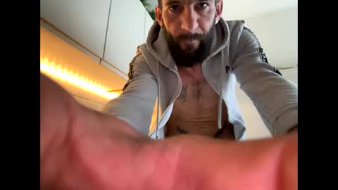 Snapshot of justin_huge chatting on October 13, 2025, 8:25 am Justin online show from October 13, 2025, 8:25 am