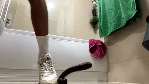 Snapshot of justin_huge chatting on October 16, 2025, 7:42 am Justin online show from October 16, 2025, 7:42 am