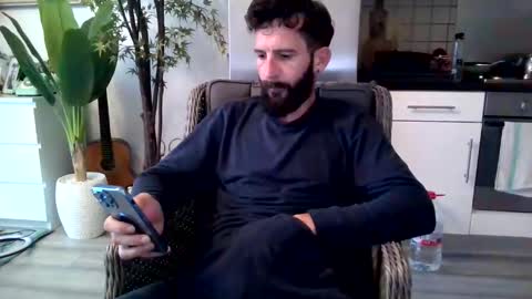 Snapshot of justin_huge chatting on October 23, 2025, 9:30 am Justin online show from October 23, 2025, 9:30 am