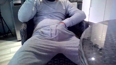 Snapshot of justin_huge chatting on October 31, 2025, 10:49 am Justin online show from October 31, 2025, 10:49 am