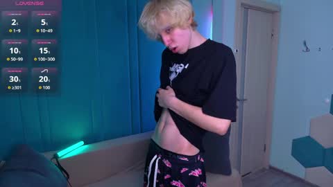 justTEEN online show from April 15, 2026, 10:22 am