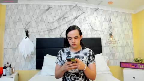 Justine online show from November 5, 2025, 3:06 am