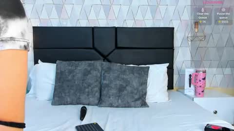 Justine online show from November 26, 2025, 4:02 am