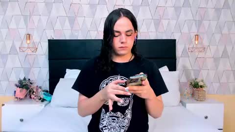 Justine online show from April 16, 2026, 4:35 am