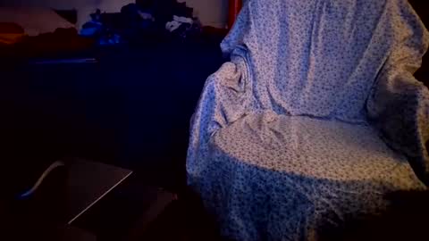 JustinNorthwood online show from November 19, 2025, 7:52 am