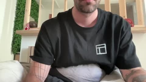 justmeandyou00 online show from February 13, 2025, 11:17 am