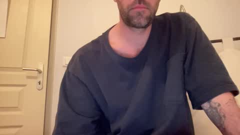 justmeandyou00 online show from February 2, 2026, 4:06 pm