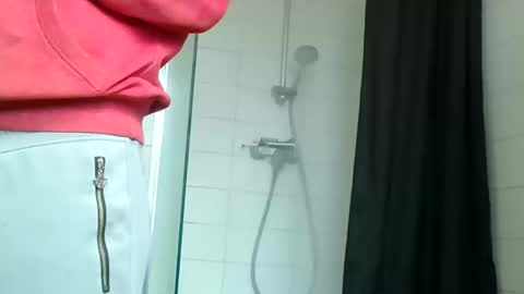 justmehere077 online show from December 18, 2024, 11:24 am