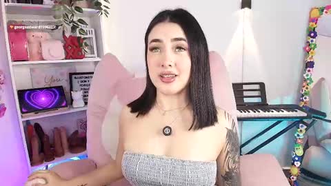 Snapshot of justonecute chatting on April 18, 2026, 3:43 am Emy online show from April 18, 2026, 3:43 am