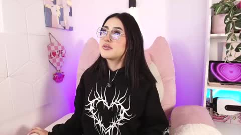 Snapshot of justonecute chatting on May 4, 2026, 11:12 pm Emy online show from May 4, 2026, 11:12 pm