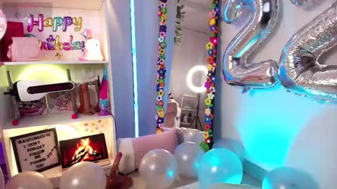 Snapshot of justonecute chatting on May 8, 2026, 3:01 am Emy online show from May 8, 2026, 3:01 am